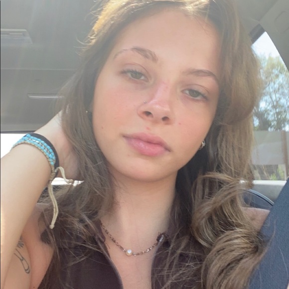 Meet your Posher, Sarah - Picture 2 of 6